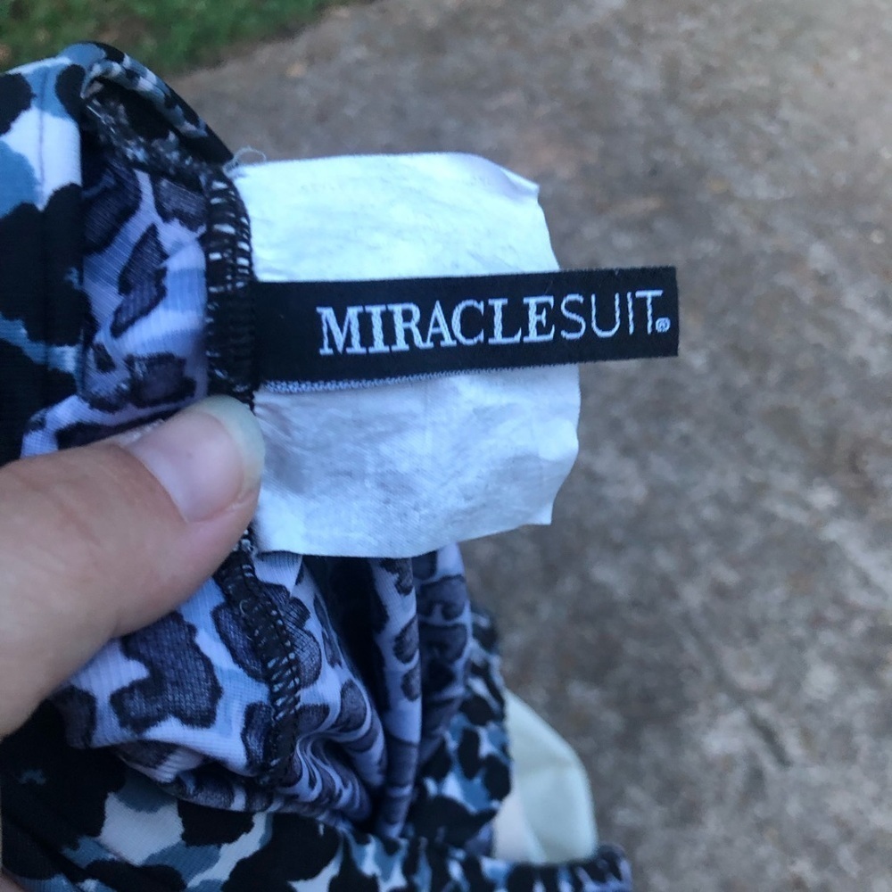 MiracleSuit Cheetah Print Summer Swimsuit One piece - Picture 5 of 6